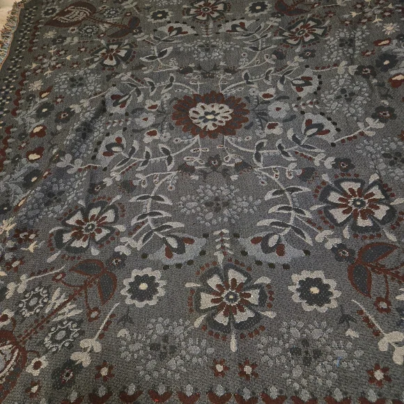 NATURAL LIFE Blue And Cream Woven Throw Blanket. - Picture 2 of 7